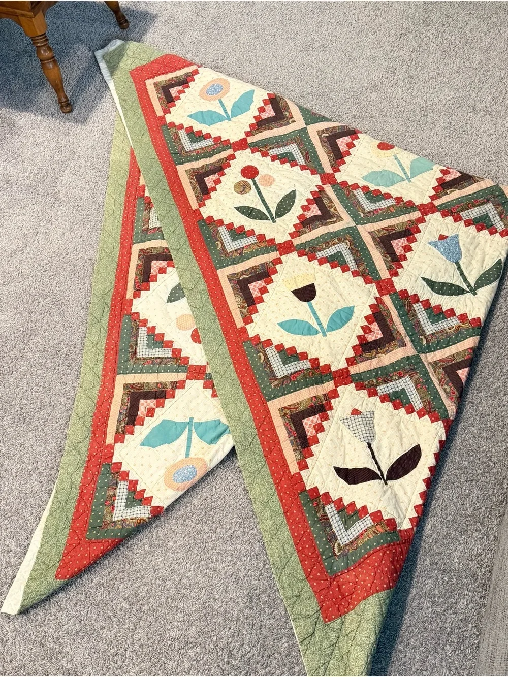 Vintage handmade floral tulip patchwork Quilt handmade machine sewn folk art